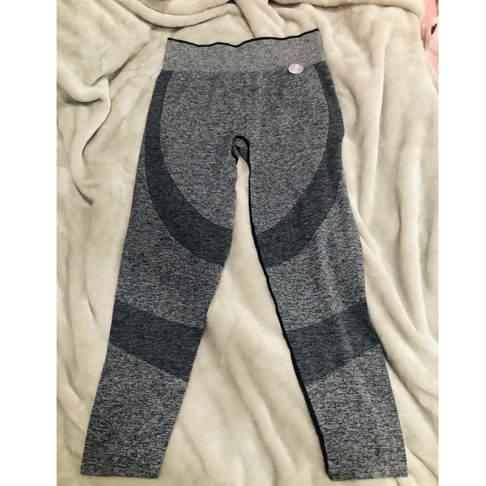 PINK SEAMLESS WORKOUT TIGHTS